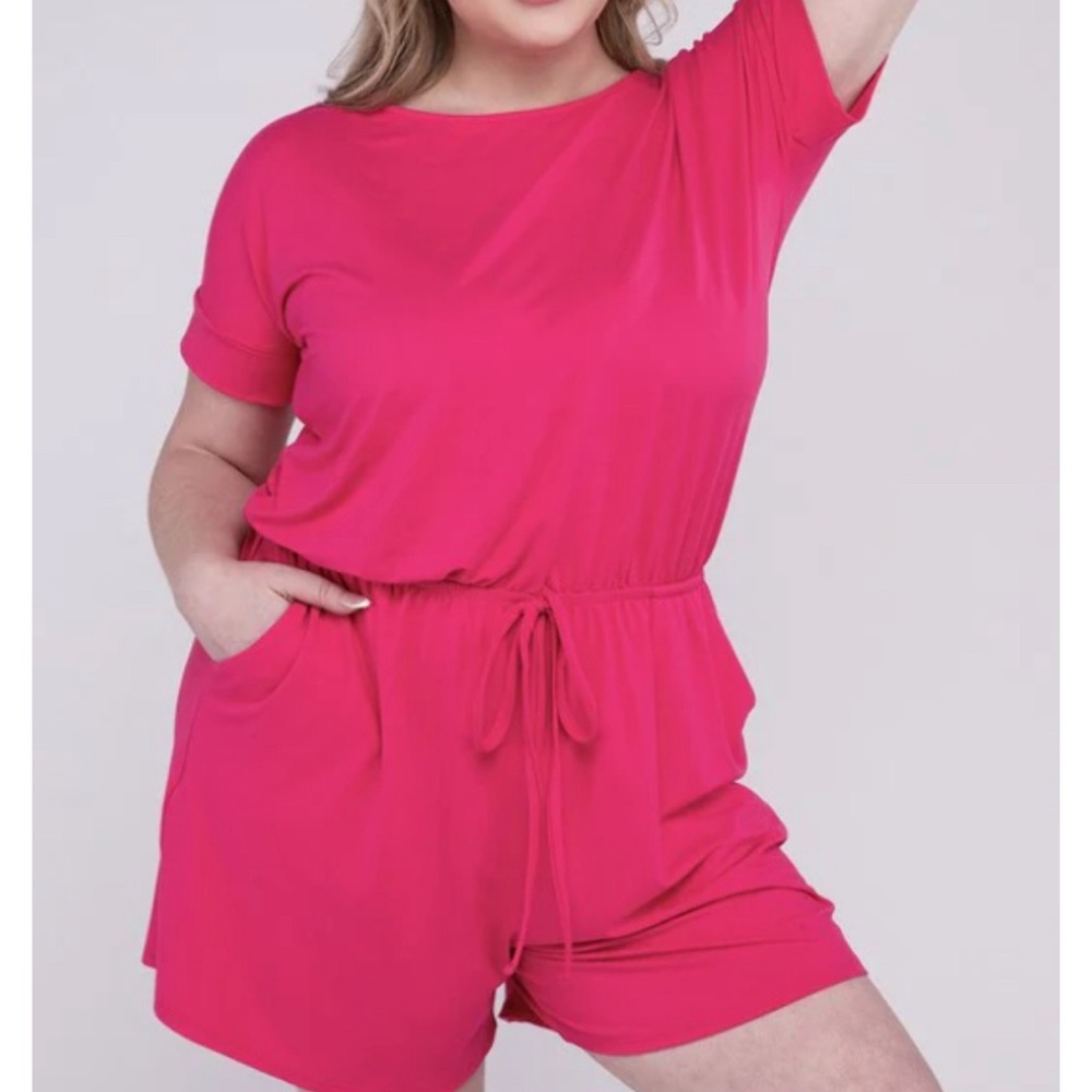 ZENANA Plus size 3X Romper w/ Elastic Waist and Back Keyhole Opening FuchsiaEUC
